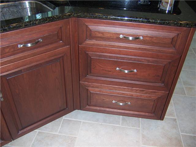Cabinet style - full overlay / Door & drawer front style - raised panel, miter corner